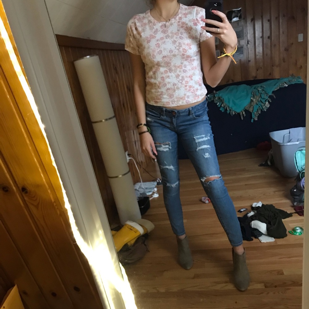 RIPPED SKINNY JEANS